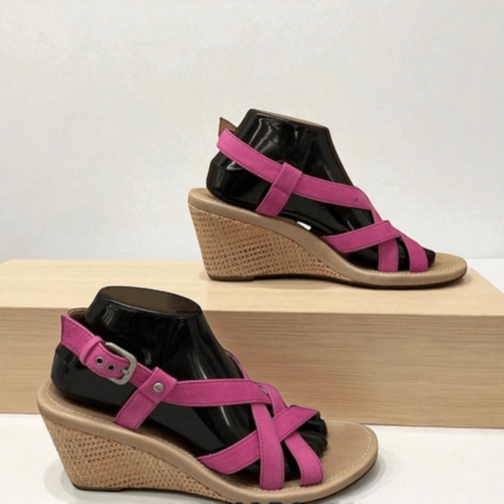 New UGG  Australia Gaiana wedge pink women's shoes sz US 9.5 EUR 40.5